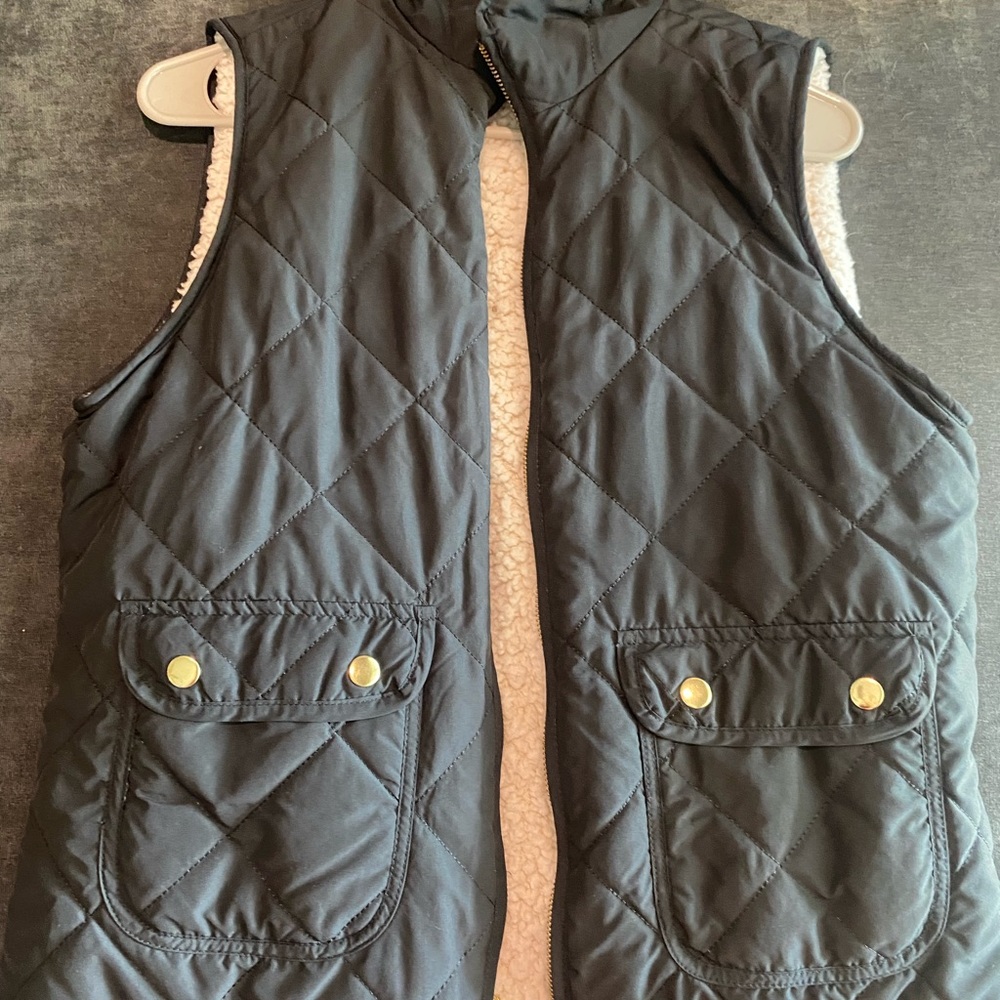 Women’s Black Sherpa Lined Vest, Pink Lily Boutique. Size Medium.